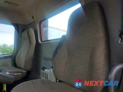 Zdjęcie 6 z 10 samochodu: 2018 VOLVO VN VNL VIN:4V4NC9EG7JN996980 - miniatura