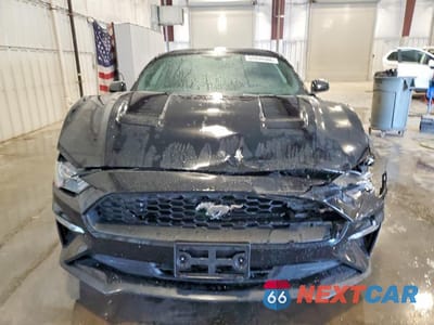 Piąte zdjęcie samochodu w środku: 2020 FORD MUSTANG VIN:1FA6P8TH2L5148704 - miniatura