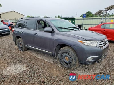 Czwarte zdjęcie samochodu z boku: 2013 TOYOTA HIGHLANDER SE VIN:5TDBK3EH0DS218302 - miniatura