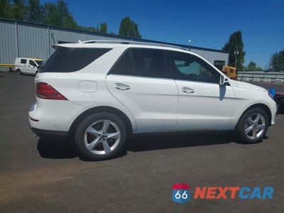 Trzecie zdjęcie samochodu z tyłu: 2017 MERCEDES-BENZ GLE 350 4MATIC VIN:4JGDA5HB5HA991201 - miniatura