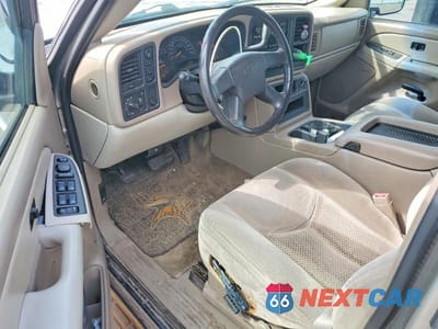 Zdjęcie 8 z 12 samochodu: 2003 CHEVROLET SUBURBAN K2500 VIN:3GNGK26U03G153354 - miniatura