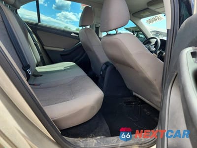 Zdjęcie 10 z 12 samochodu: 2014 VOLKSWAGEN JETTA BASE VIN:3VW2K7AJ7EM335633 - miniatura