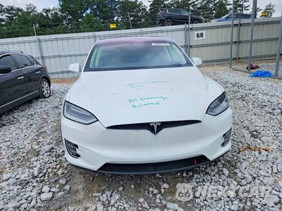 Piąte zdjęcie samochodu w środku: 2017 TESLA MODEL X VIN:5YJXCBE29HF041722 - miniatura