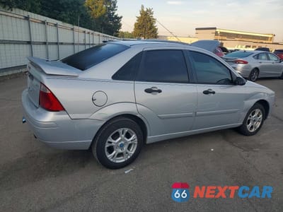 Trzecie zdjęcie samochodu z tyłu: 2005 FORD FOCUS ZX4 VIN:1FAFP34N05W220410 - miniatura