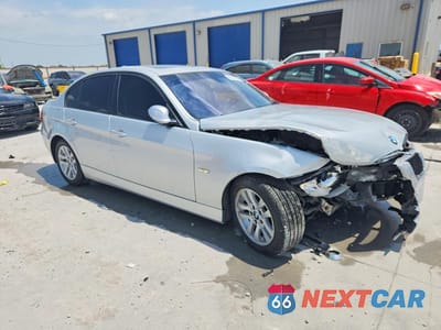 Czwarte zdjęcie samochodu z boku: 2006 BMW 325 I VIN:WBAVB13516PT26464 - miniatura