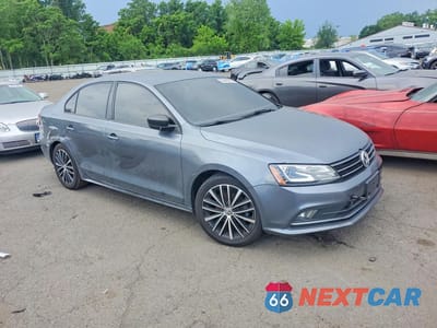 Czwarte zdjęcie samochodu z boku: 2016 VOLKSWAGEN JETTA SPORT VIN:3VWD17AJ3GM252148 - miniatura