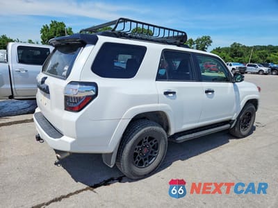 Trzecie zdjęcie samochodu z tyłu: 2021 TOYOTA 4RUNNER VENTURE EDITION VIN:JTEHU5JR5M5940848 - miniatura