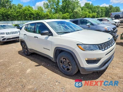 Czwarte zdjęcie samochodu z boku: 2020 JEEP COMPASS SPORT VIN:3C4NJCAB8LT253031 - miniatura