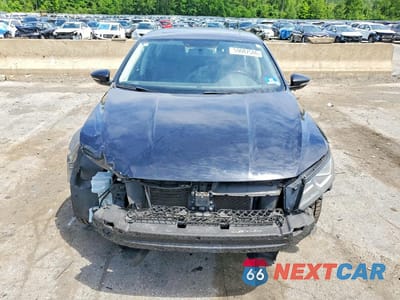 Piąte zdjęcie samochodu w środku: 2019 VOLKSWAGEN PASSAT WOLFSBURG VIN:1VWLA7A38KC009085 - miniatura