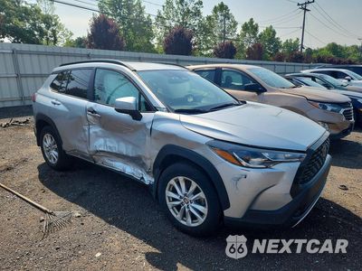 Czwarte zdjęcie samochodu z boku: 2023 TOYOTA COROLLA CROSS LE VIN:7MUCAABG5PV061030 - miniatura