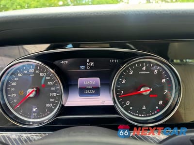 Zdjęcie 7 z 13 samochodu: 2017 MERCEDES-BENZ E 300 VIN:WDDZF4JB5HA048053 - miniatura
