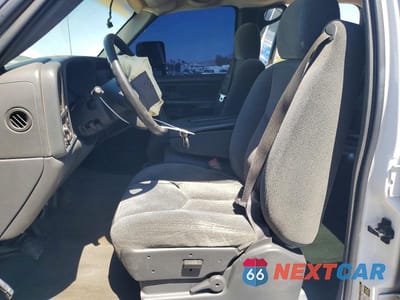 Zdjęcie 7 z 12 samochodu: 2004 CHEVROLET SILVERADO C2500 HEAVY DUTY VIN:1GCHC231X4F147794 - miniatura