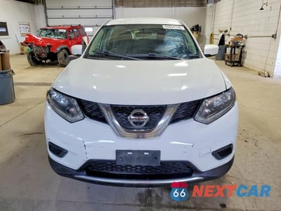 Piąte zdjęcie samochodu w środku: 2016 NISSAN ROGUE S VIN:KNMAT2MV2GP696651 - miniatura
