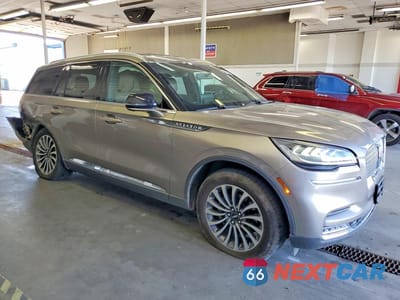 Czwarte zdjęcie samochodu z boku: 2020 LINCOLN AVIATOR VIN:5LM5J7XC7LGL34655 - miniatura