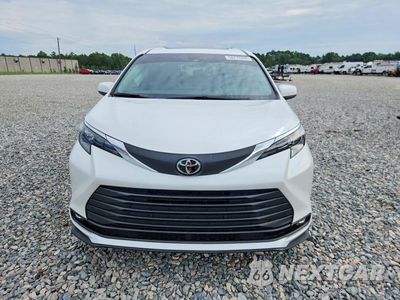 Piąte zdjęcie samochodu w środku: 2026 TOYOTA SIENNA XLE 8-PASSENGER VIN:5TDYRKEC1TS325720 - miniatura