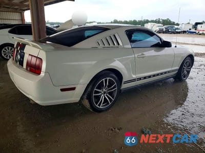 Trzecie zdjęcie samochodu z tyłu: 2008 FORD MUSTANG VIN:1ZVHT80N985115437 - miniatura