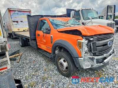 Czwarte zdjęcie samochodu z boku: 2019 FORD F550 SUPER DUTY VIN:1FDUF5GT3KEE80663 - miniatura