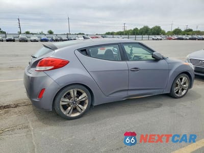 Trzecie zdjęcie samochodu z tyłu: 2016 HYUNDAI VELOSTER BASE VIN:KMHTC6AD4GU253748 - miniatura
