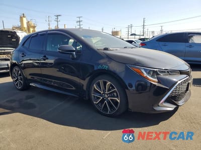 Czwarte zdjęcie samochodu z boku: 2019 TOYOTA COROLLA HATCHBACK XSE VIN:JTNK4RBE3K3015325 - miniatura