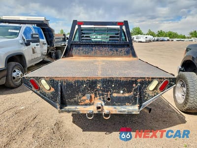 Zdjęcie 6 z 12 samochodu: 2005 CHEVROLET SILVERADO K2500 HEAVY DUTY VIN:1GCHK23215F960020 - miniatura