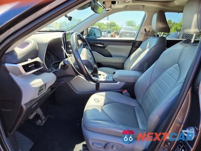 Zdjęcie 7 z 14 samochodu: 2021 TOYOTA HIGHLANDER XLE VIN:5TDGZRBH8MS061286 - miniatura