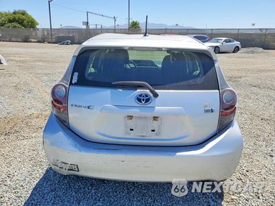 Zdjęcie 6 z 12 samochodu: 2013 TOYOTA PRIUS C VIN:JTDKDTB36D1531483 - miniatura
