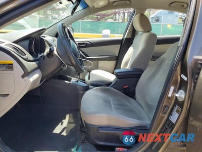 Zdjęcie 7 z 12 samochodu: 2010 KIA FORTE EX VIN:KNAFU4A29A5047597 - miniatura