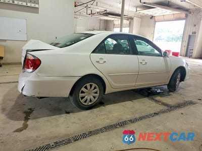 Trzecie zdjęcie samochodu z tyłu: 2005 TOYOTA CAMRY LE VIN:4T1BE30K65U610512 - miniatura