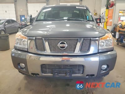 Piąte zdjęcie samochodu w środku: 2015 NISSAN TITAN SV VIN:1N6AA0EC6FN502184 - miniatura