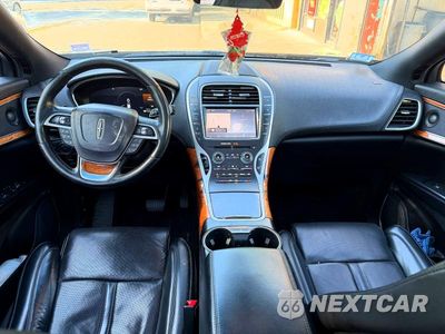 Piąte zdjęcie samochodu w środku: 2020 LINCOLN NAUTILUS RESERVE VIN:2LMPJ8K96LBL13000 - miniatura