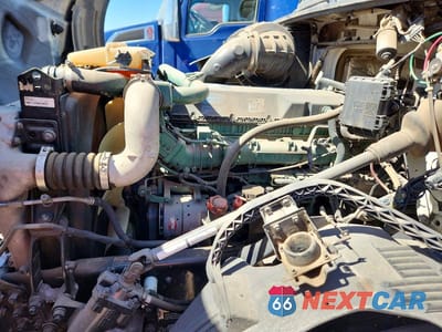 Zdjęcie 7 z 10 samochodu: 2016 VOLVO VNL SEMI TRUCK VIN:4V4NC9EH7GN934710 - miniatura