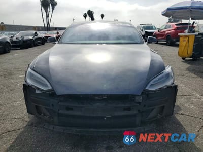 Piąte zdjęcie samochodu w środku: 2020 TESLA MODEL S VIN:5YJSA1E24LF361632 - miniatura