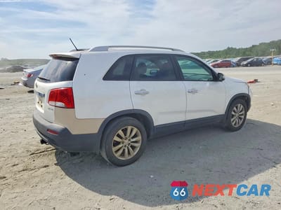 Trzecie zdjęcie samochodu z tyłu: 2011 KIA SORENTO EX VIN:5XYKU4A24BG088665 - miniatura