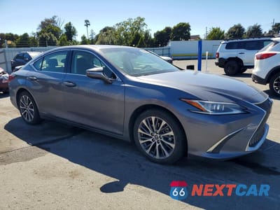 Czwarte zdjęcie samochodu z boku: 2019 LEXUS ES 300H VIN:JTHB21B16K2040152 - miniatura