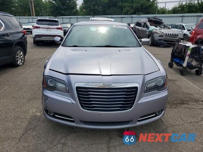Piąte zdjęcie samochodu w środku: 2013 CHRYSLER 300 S VIN:2C3CCABG2DH711676 - miniatura