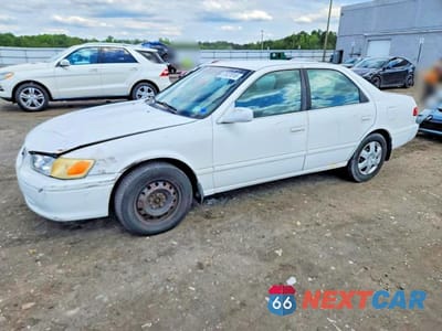 2001 TOYOTA CAMRY LE JT2BG28K010601635 - główne zdjęcie licytacji z USA - miniatura