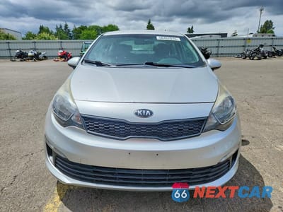 Piąte zdjęcie samochodu w środku: 2017 KIA RIO LX VIN:KNADM4A33H6026233 - miniatura