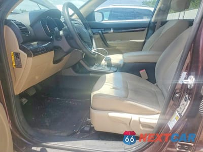 Zdjęcie 7 z 12 samochodu: 2013 KIA SORENTO LX VIN:5XYKT4A25DG325329 - miniatura