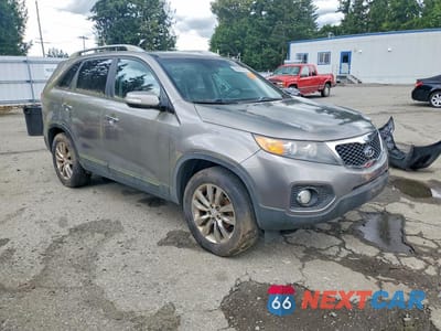 Czwarte zdjęcie samochodu z boku: 2011 KIA SORENTO EX VIN:5XYKU4A2XBG072647 - miniatura