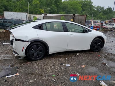 Trzecie zdjęcie samochodu z tyłu: 2026 TOYOTA PRIUS LE VIN:JTDACAAU4T3076715 - miniatura