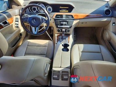Zdjęcie 8 z 12 samochodu: 2012 MERCEDES-BENZ C 250 VIN:WDDGF4HB7CA682065 - miniatura