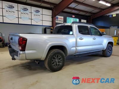 Trzecie zdjęcie samochodu z tyłu: 2022 TOYOTA TACOMA SR5 V6 VIN:3TMDZ5BNXNM139327 - miniatura