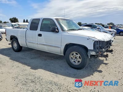 Czwarte zdjęcie samochodu z boku: 2003 GMC NEW SIERRA C1500 VIN:2GTEC19V631305996 - miniatura