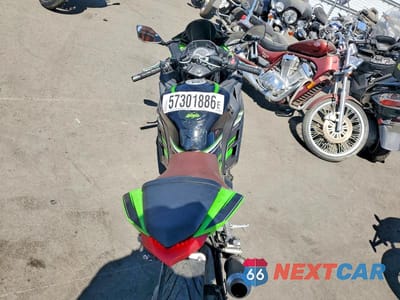 Zdjęcie 6 z 8 samochodu: 2016 KAWASAKI EX300 B VIN:JKAEX8B10GDA25969 - miniatura