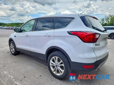 Drugie zdjęcie samochodu z przodu: 2019 FORD ESCAPE SE VIN:1FMCU0GD7KUB58613 - miniatura