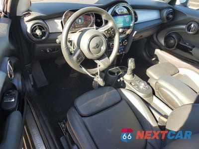 Zdjęcie 8 z 12 samochodu: 2024 MINI COOPER SE VIN:WMW13DJ0XR2U65126 - miniatura