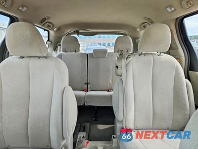 Zdjęcie 10 z 13 samochodu: 2011 TOYOTA SIENNA LE VIN:5TDKK3DC0BS037624 - miniatura