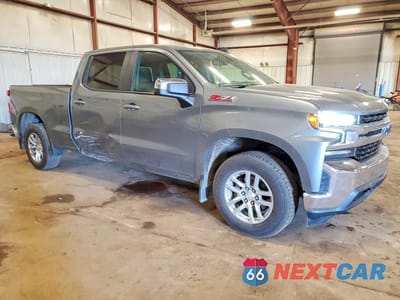 Czwarte zdjęcie samochodu z boku: 2019 CHEVROLET SILVERADO K1500 LT VIN:1GCUYDED2KZ245720 - miniatura