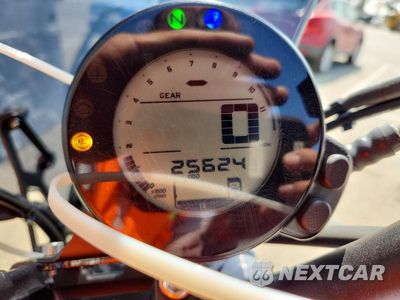 Zdjęcie 7 z 9 samochodu: 2018 YAMAHA XSR700 C VIN:JYARM21Y4JA000327 - miniatura
