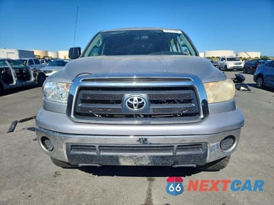 Piąte zdjęcie samochodu w środku: 2010 TOYOTA TUNDRA CREWMAX SR5 VIN:5TFEY5F13AX096355 - miniatura
